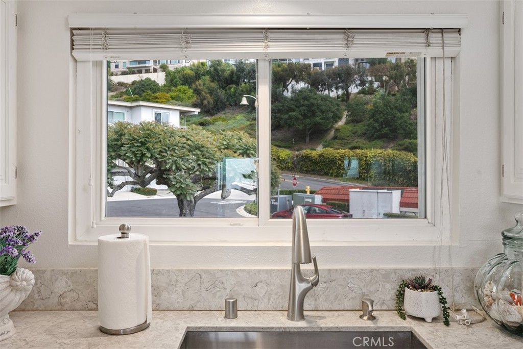 721 Calle Los Olivos