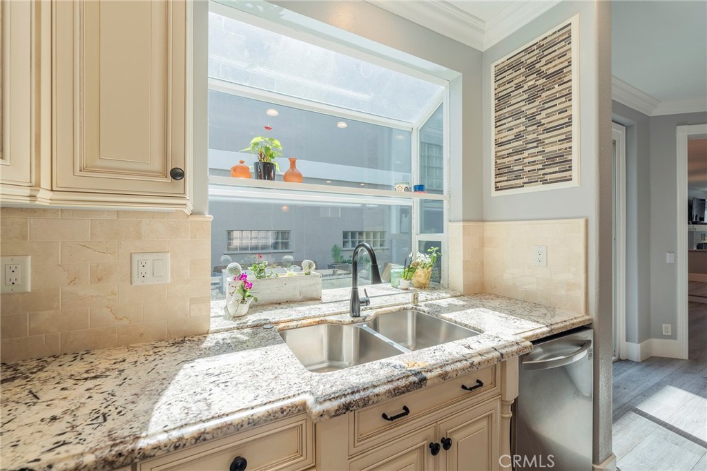 406 Goldenwest Street