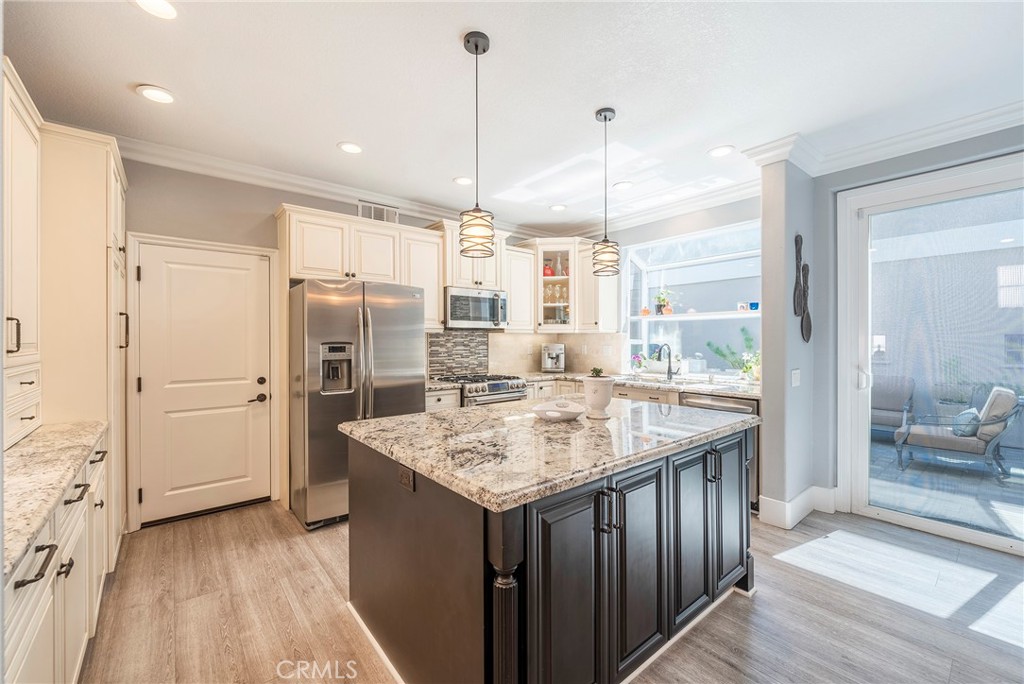 406 Goldenwest Street