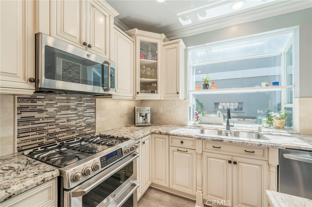 406 Goldenwest Street