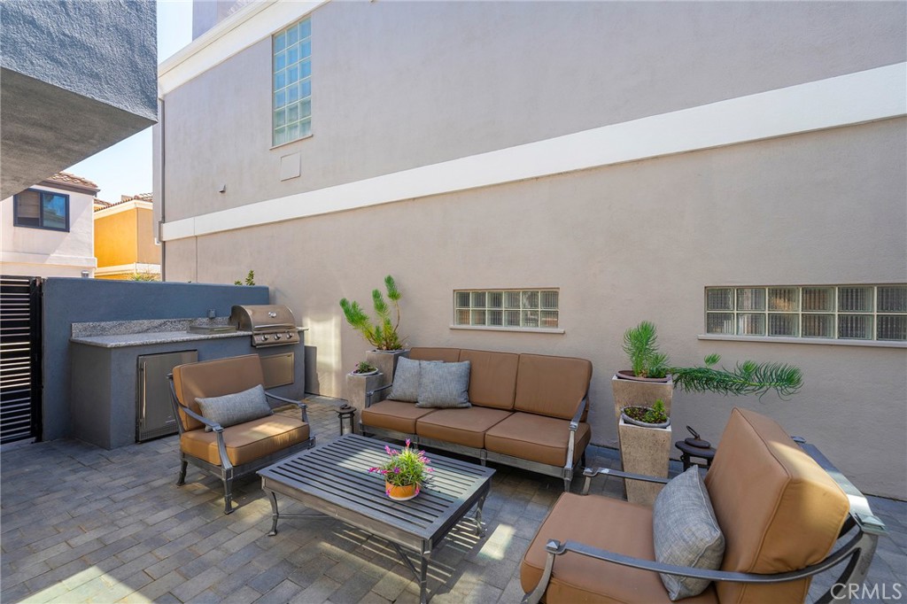 406 Goldenwest Street