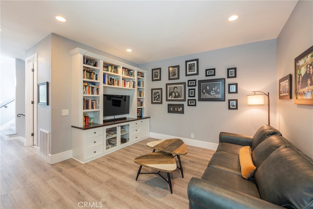 406 Goldenwest Street