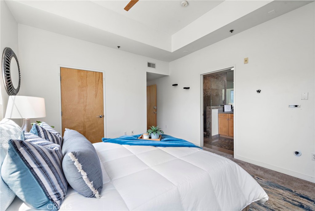 5350 Playa Vista Drive 11