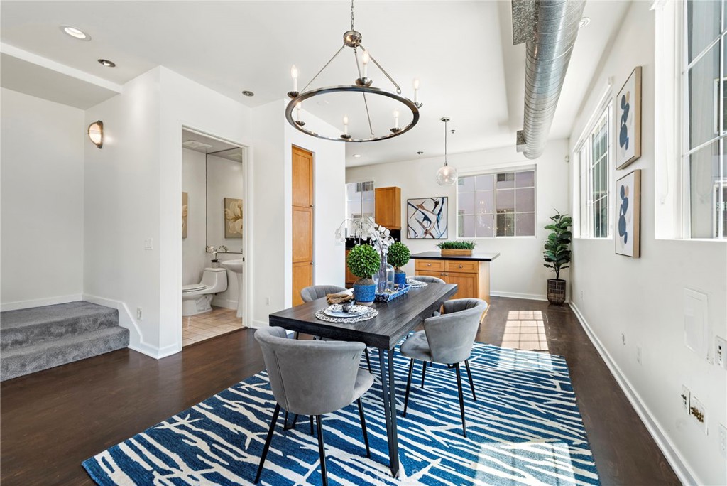 5350 Playa Vista Drive 11