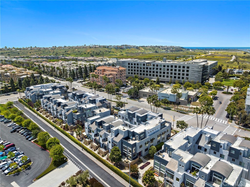 5350 Playa Vista Drive 11