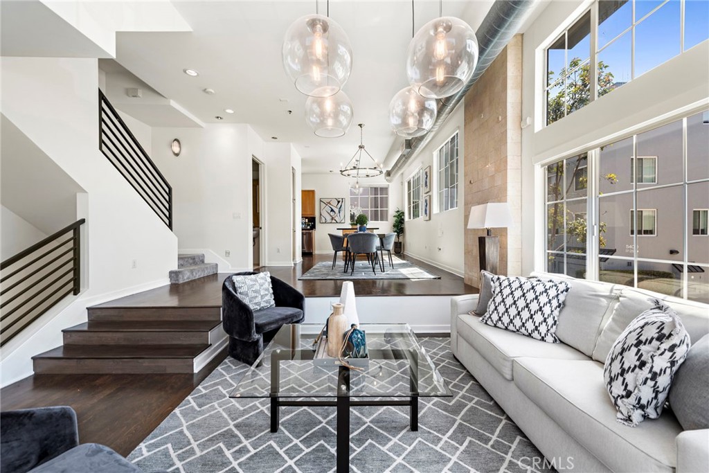 5350 Playa Vista Drive 11