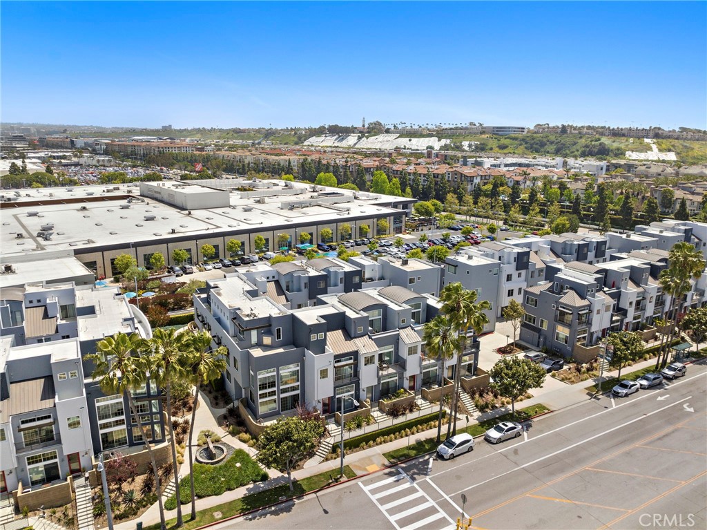 5350 Playa Vista Drive 11