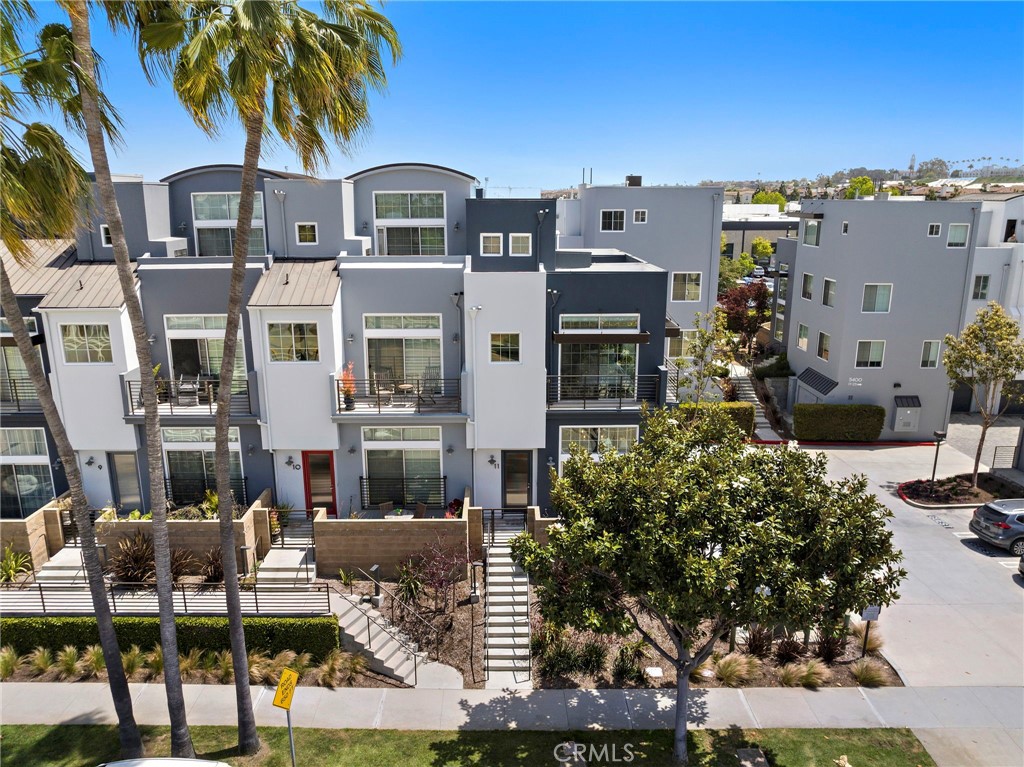 5350 Playa Vista Drive 11