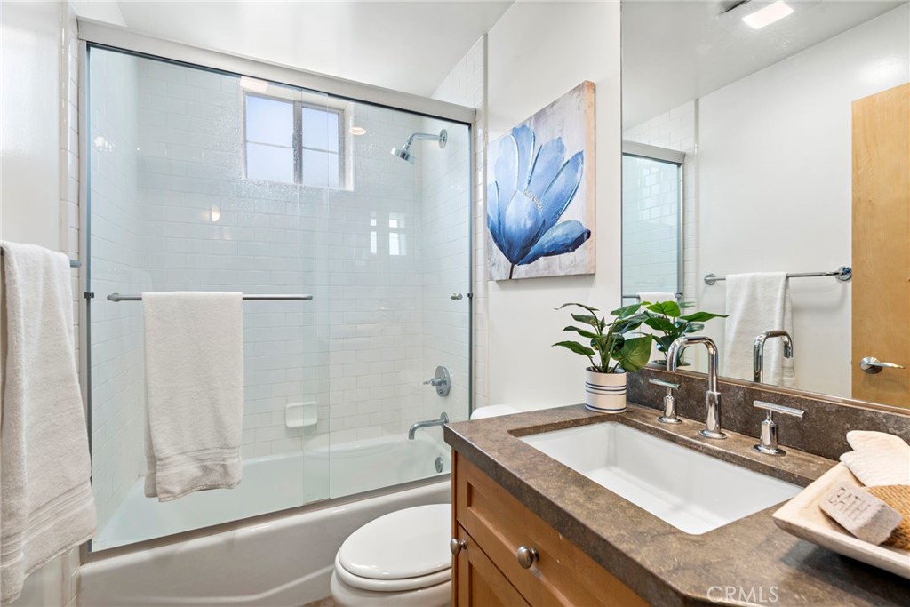 5350 Playa Vista Drive 11