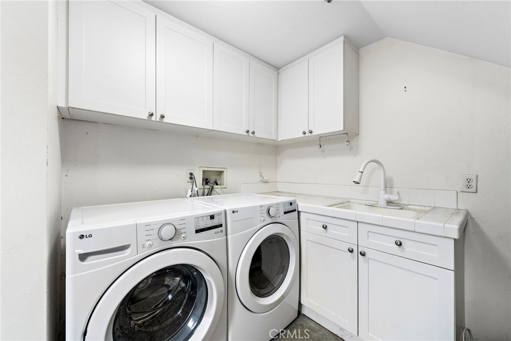 5350 Playa Vista Drive 11