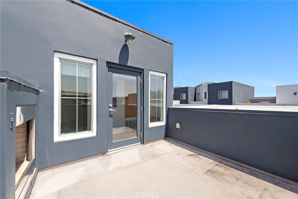 5350 Playa Vista Drive 11