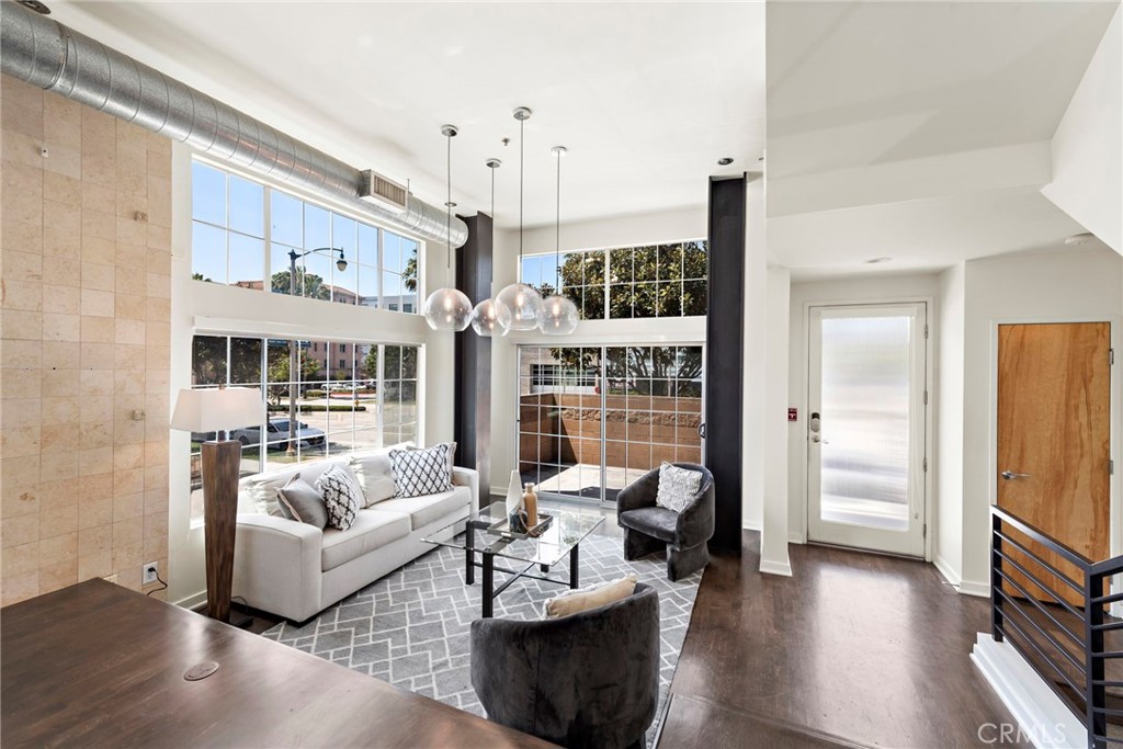 5350 Playa Vista Drive 11