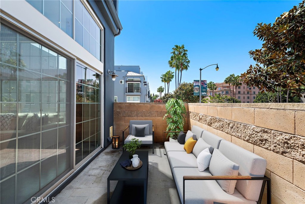 5350 Playa Vista Drive 11