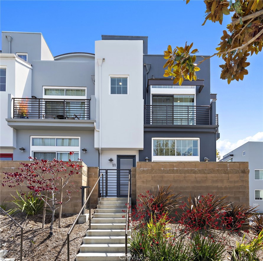 5350 Playa Vista Drive 11