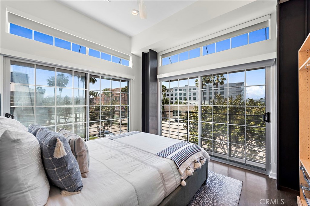 5350 Playa Vista Drive 11