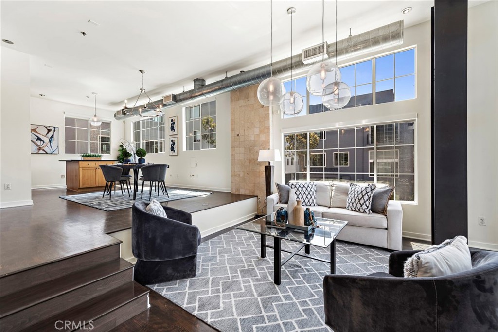 5350 Playa Vista Drive 11