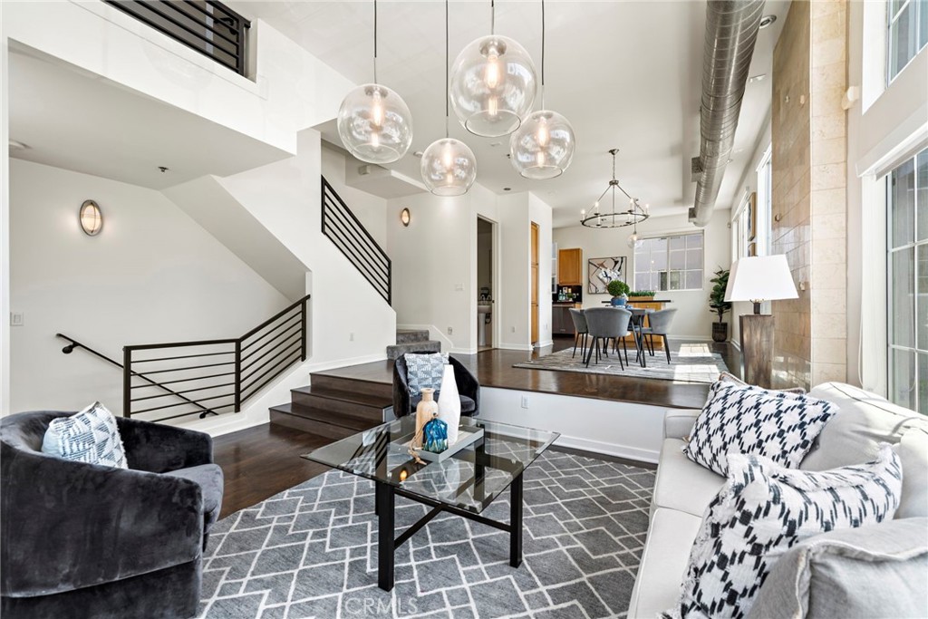 5350 Playa Vista Drive 11