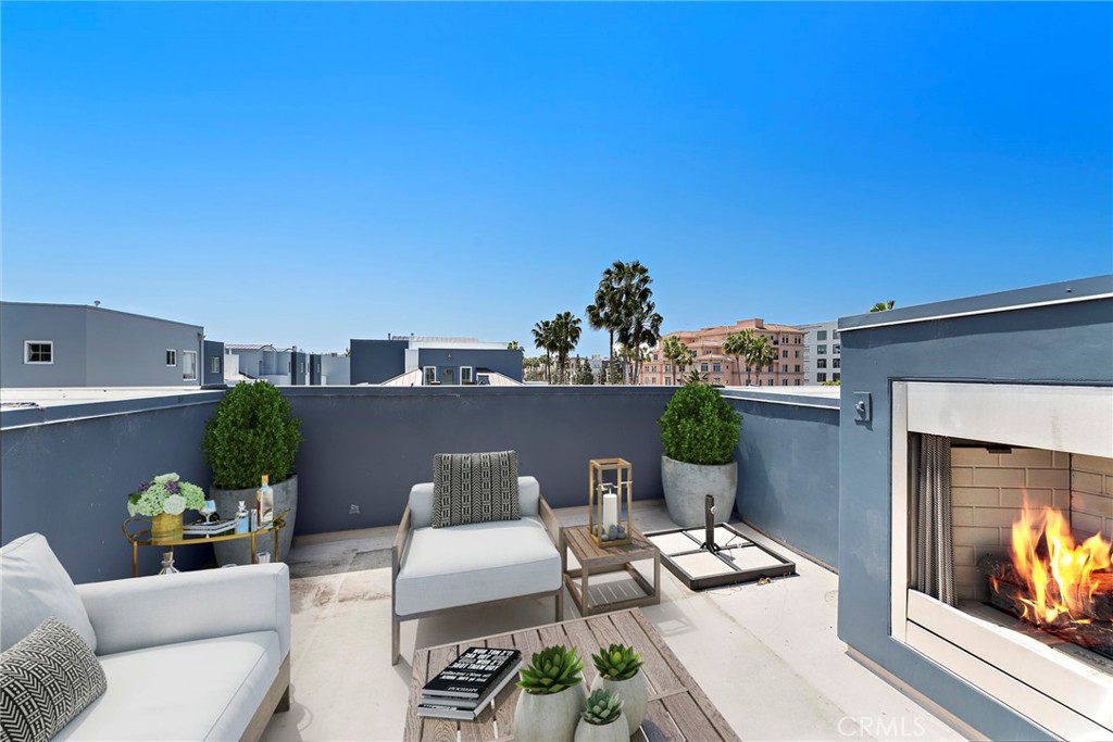 5350 Playa Vista Drive 11