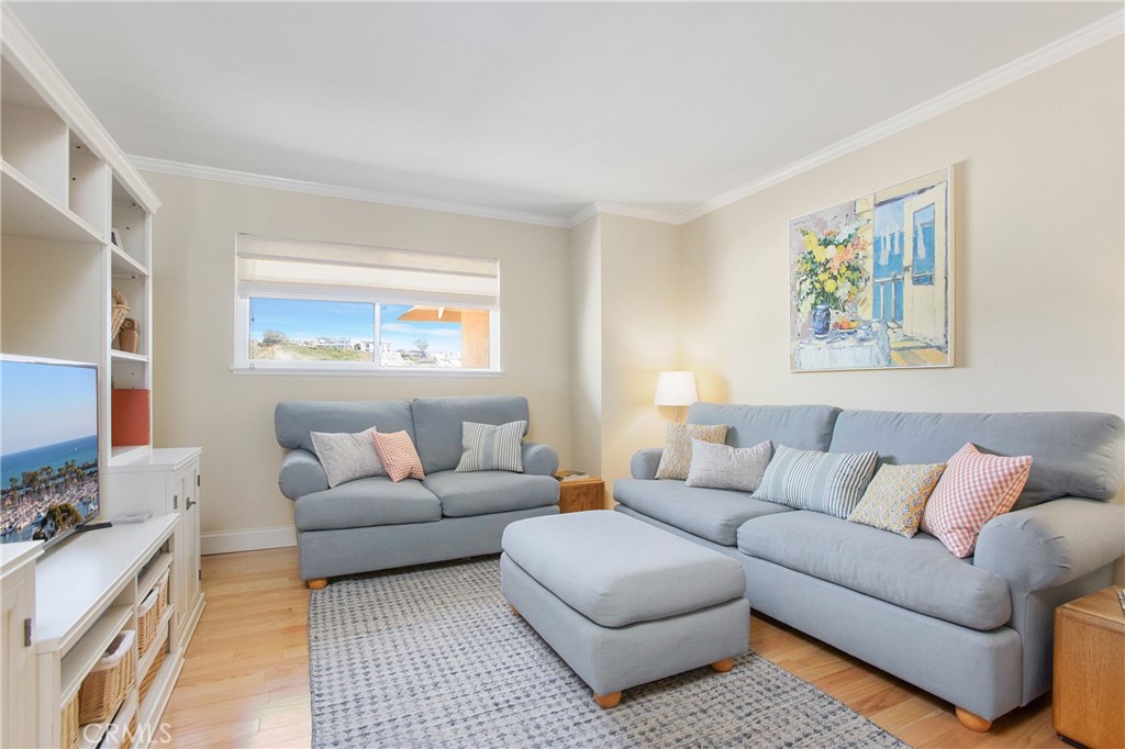 24222 Las Naranjas Drive