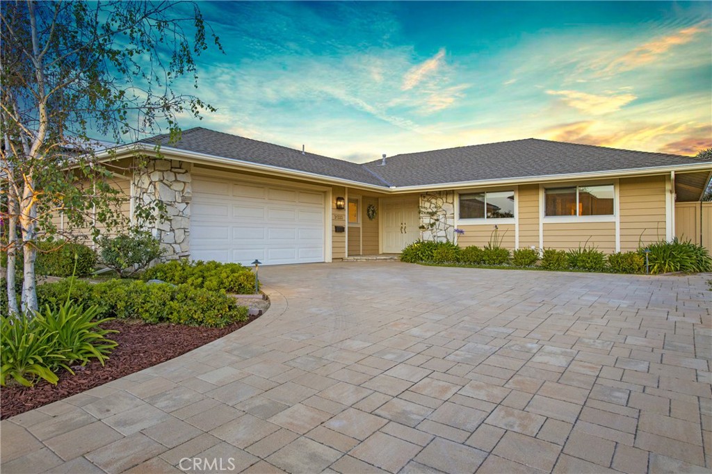 24222 Las Naranjas Drive