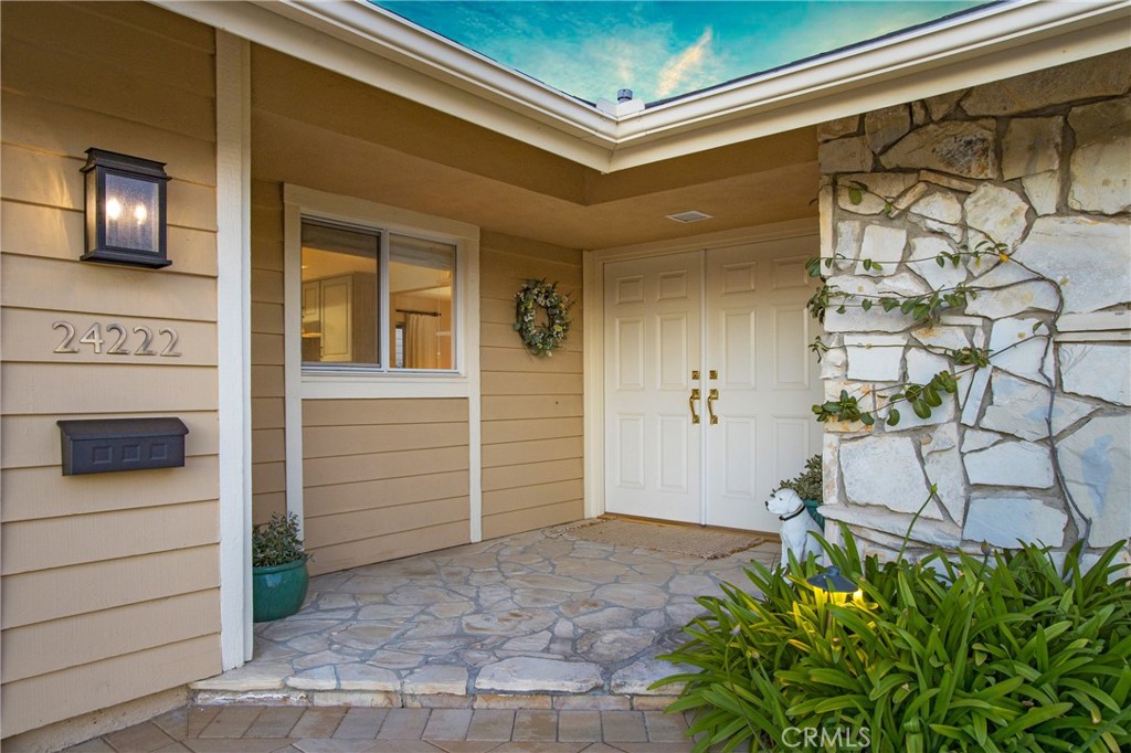 24222 Las Naranjas Drive