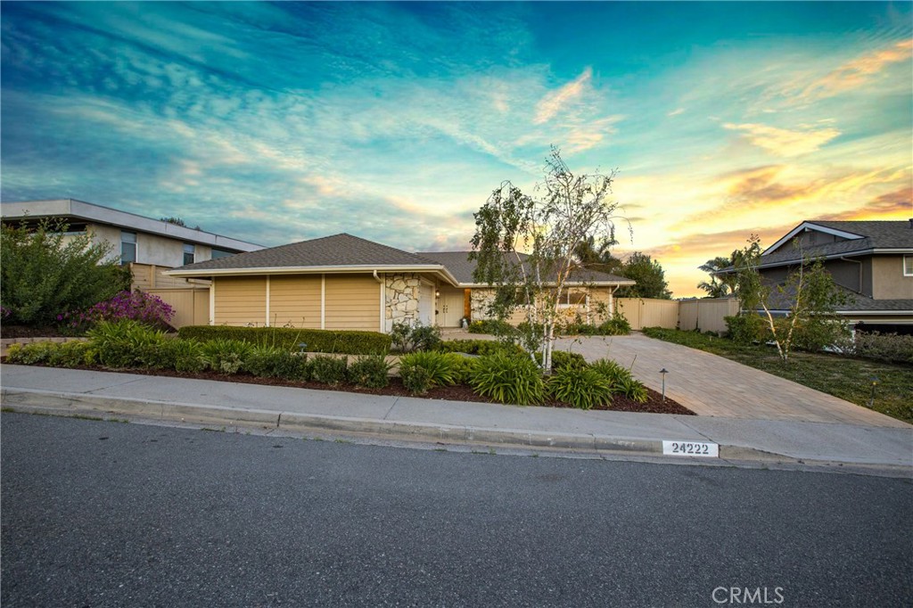 24222 Las Naranjas Drive