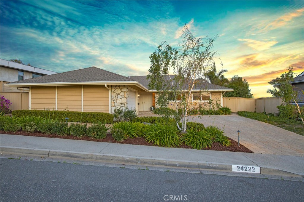 24222 Las Naranjas Drive