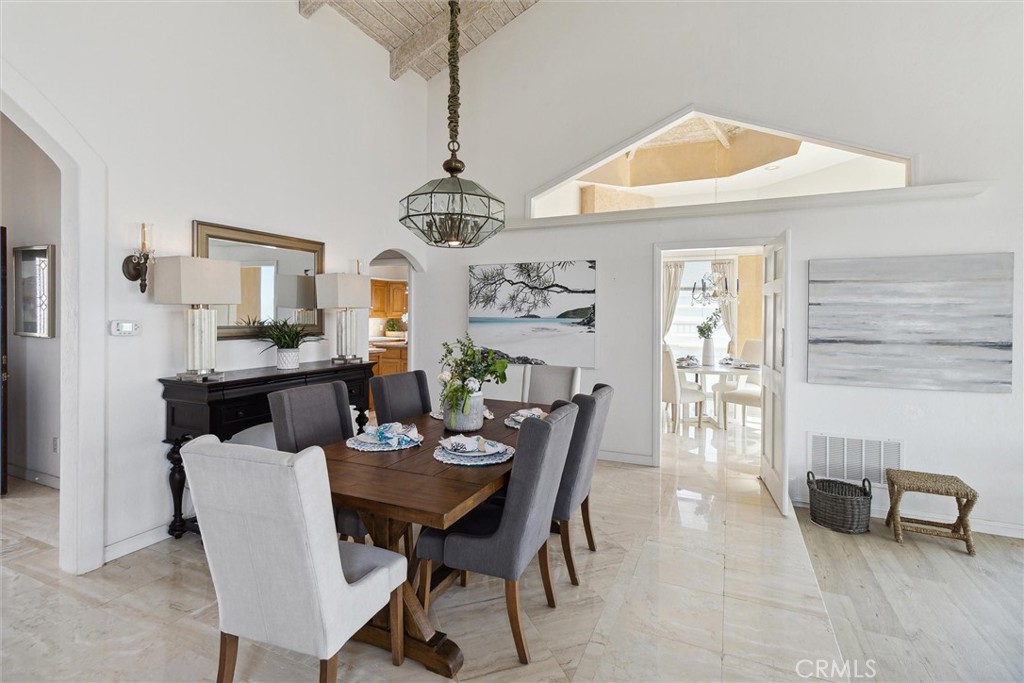 1558 Avenida Salvador