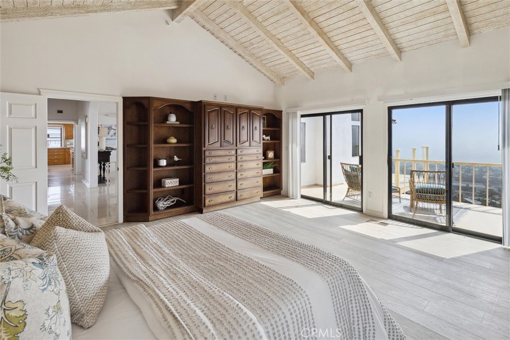 1558 Avenida Salvador