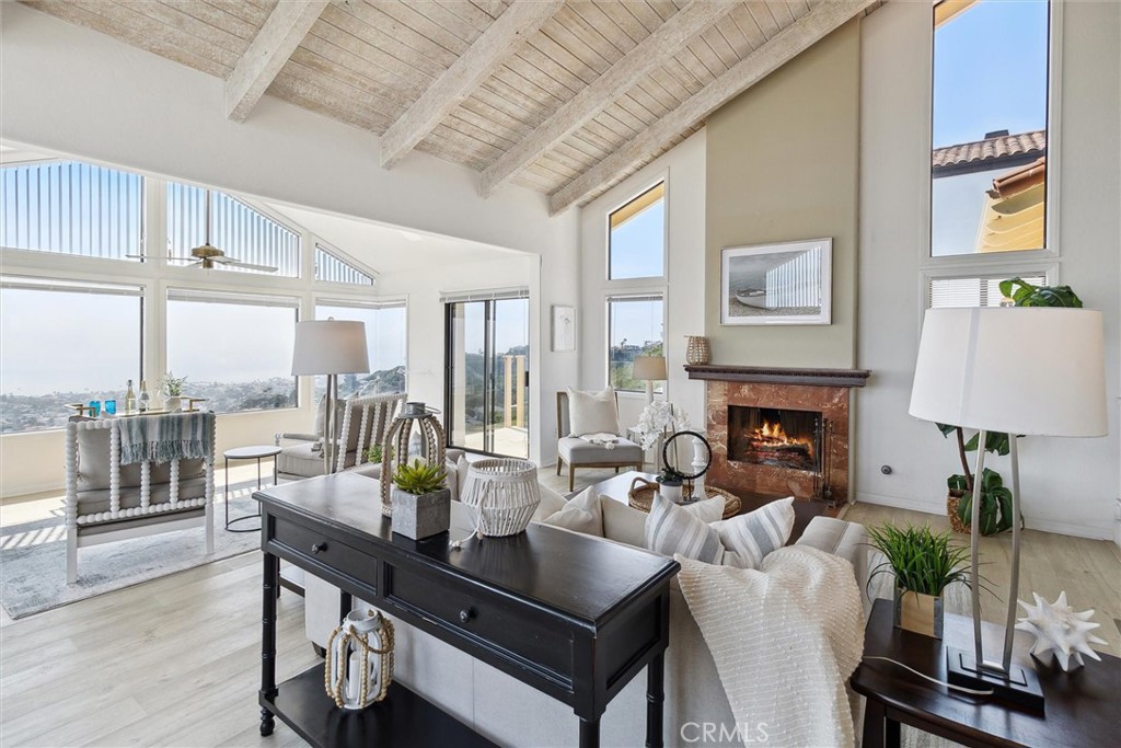 1558 Avenida Salvador