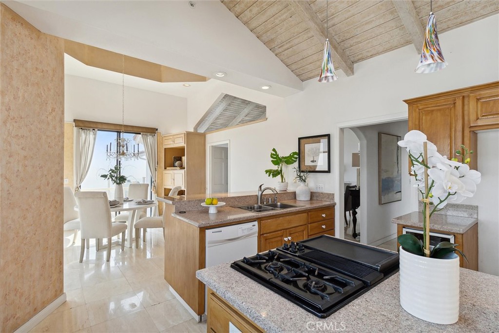 1558 Avenida Salvador