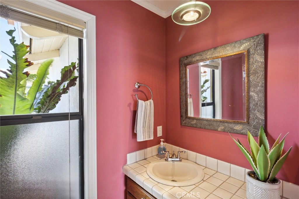 1558 Avenida Salvador