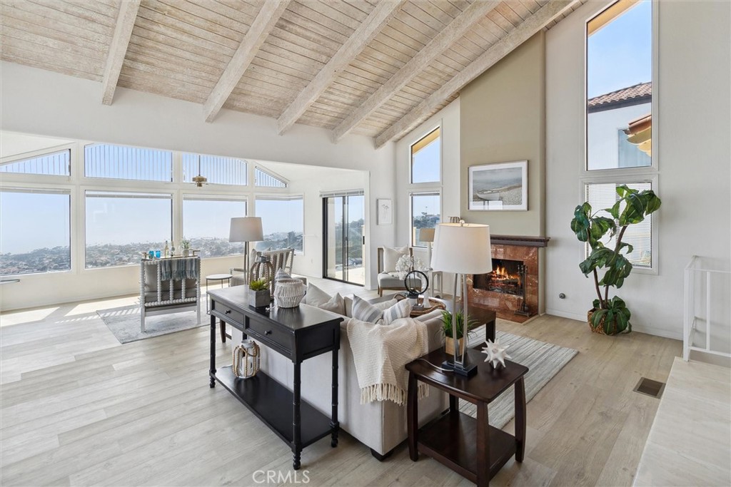 1558 Avenida Salvador