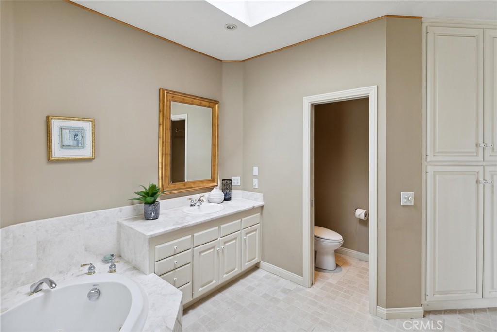 1558 Avenida Salvador