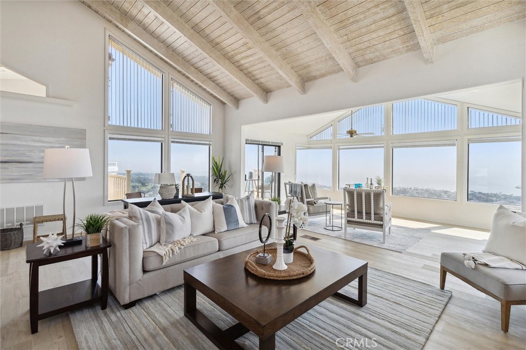 1558 Avenida Salvador