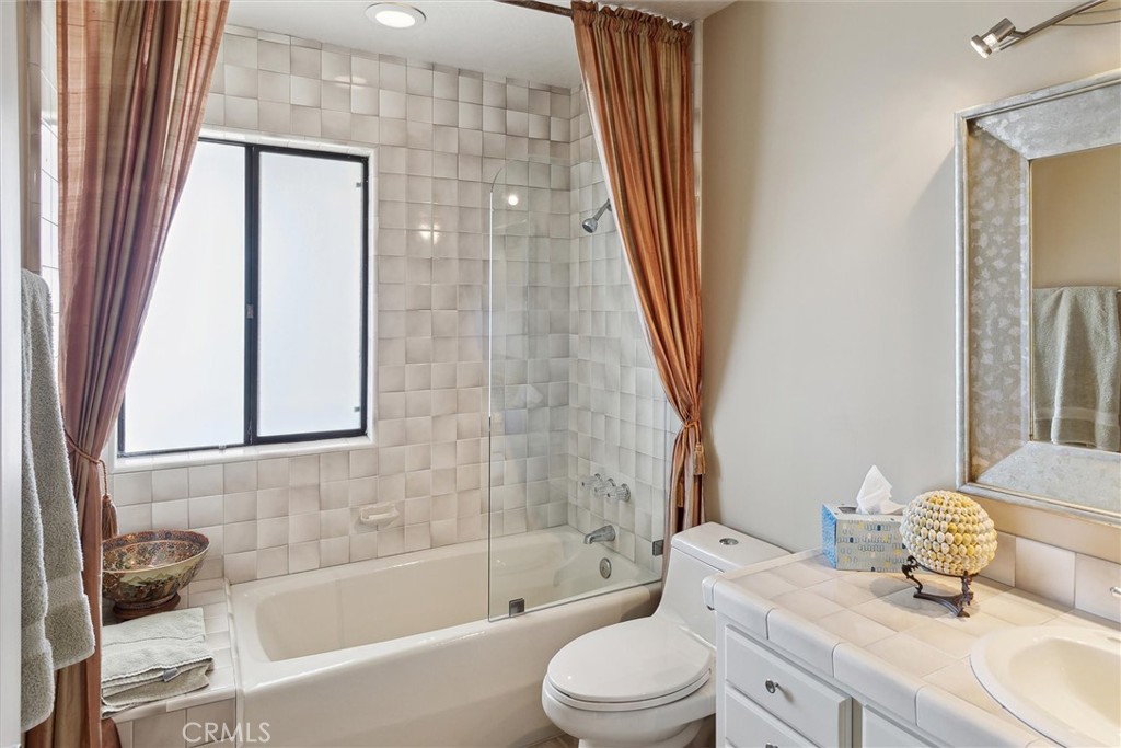 1558 Avenida Salvador