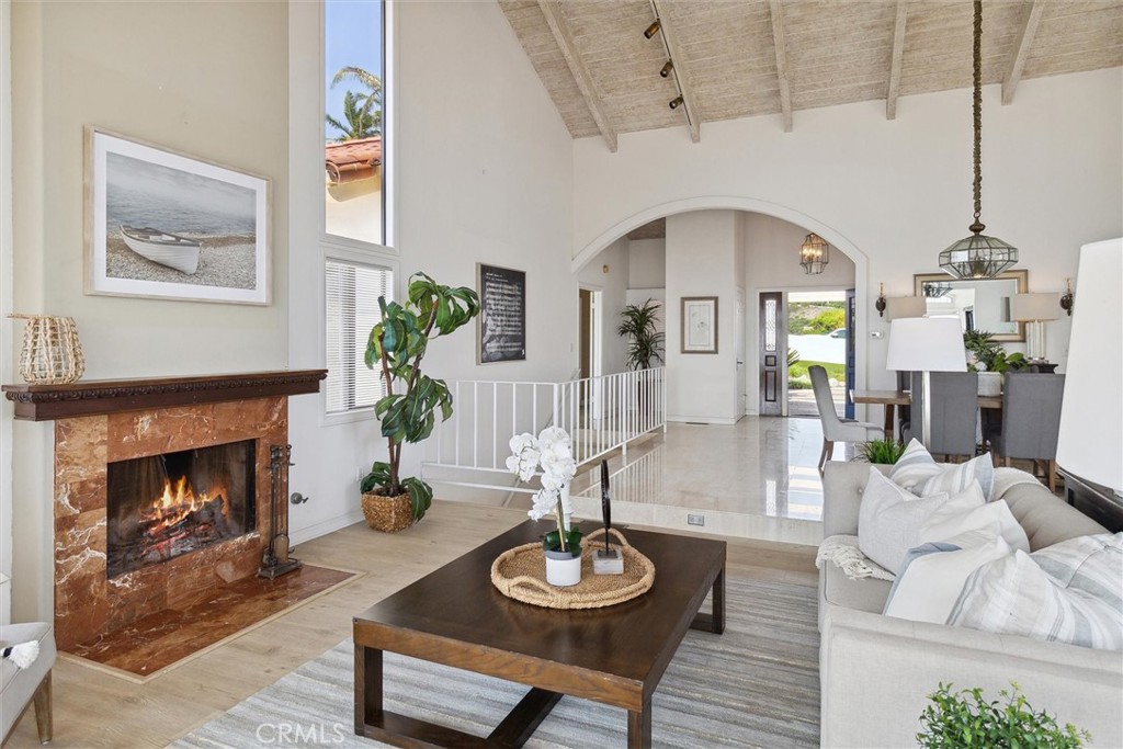 1558 Avenida Salvador