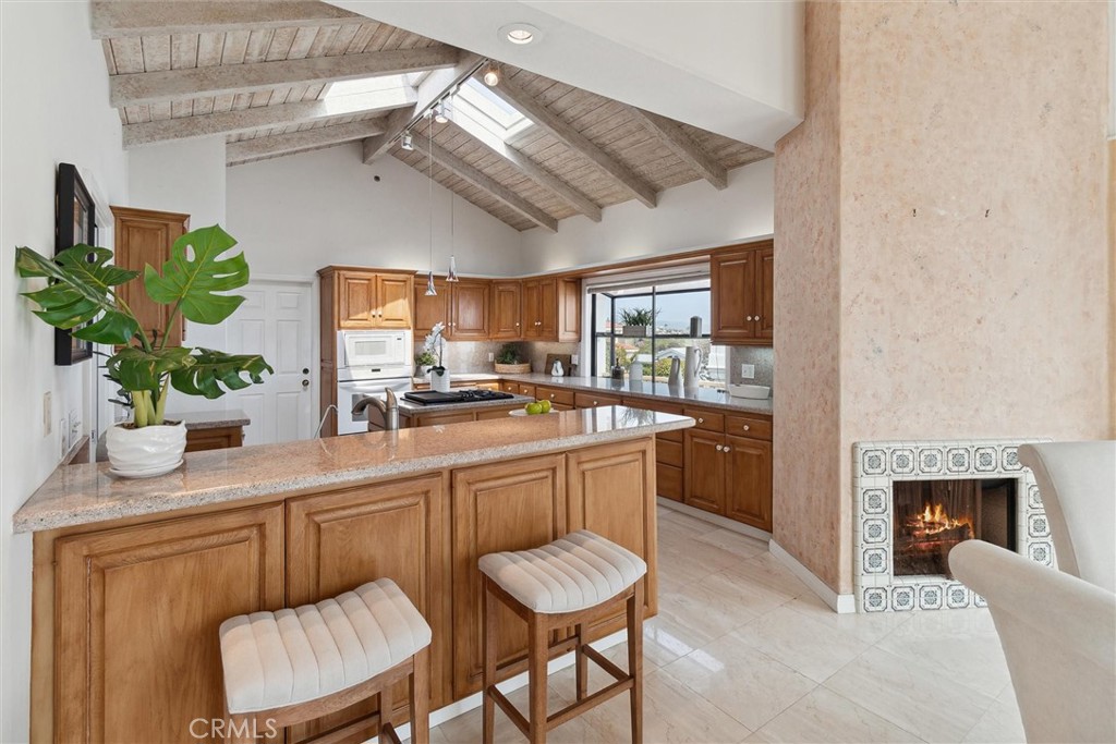 1558 Avenida Salvador