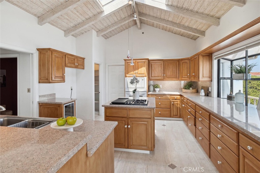 1558 Avenida Salvador