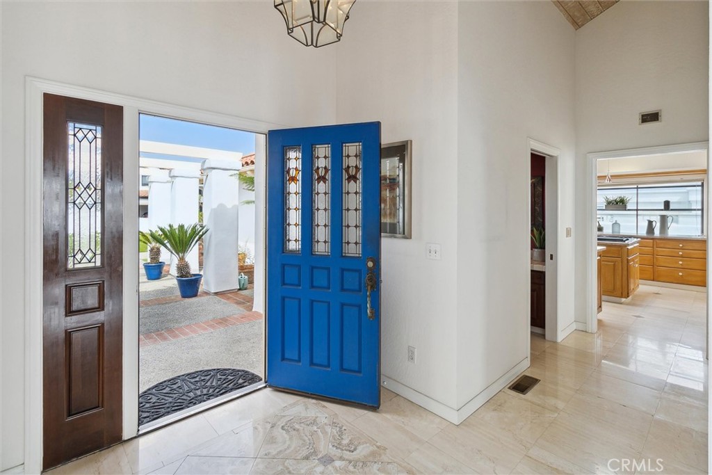 1558 Avenida Salvador