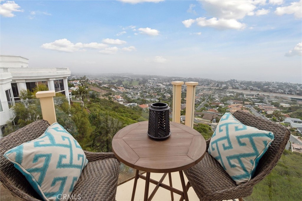 1558 Avenida Salvador