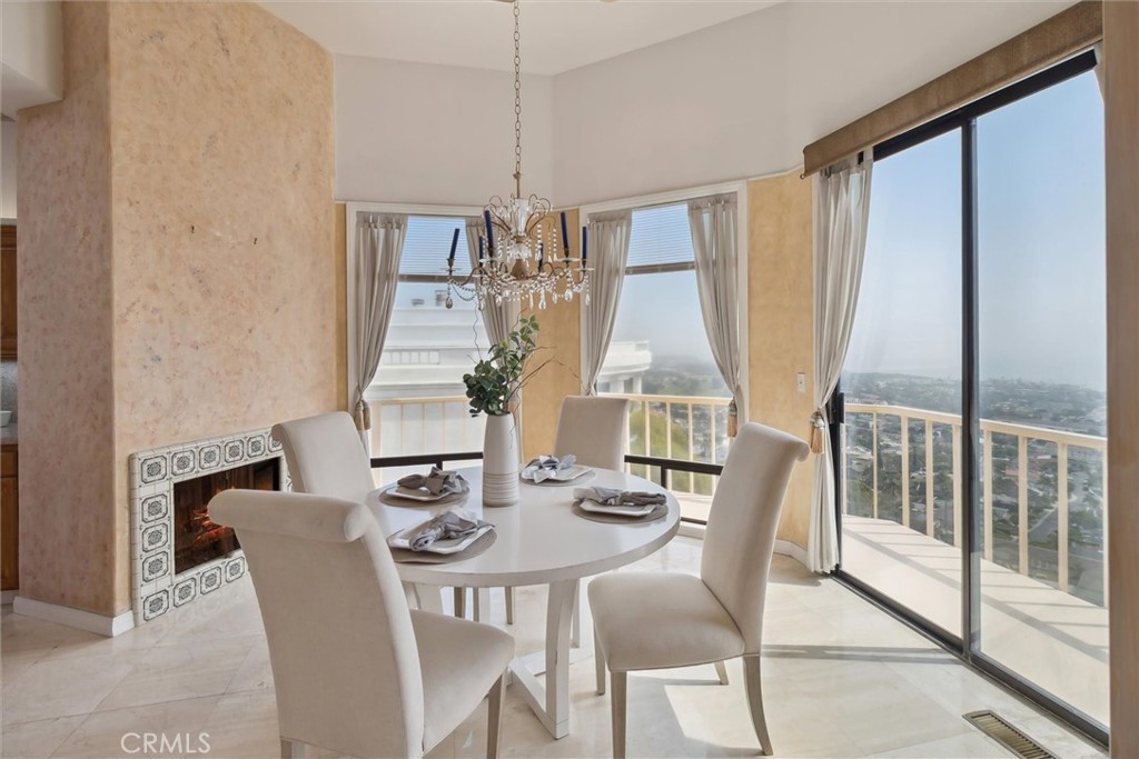 1558 Avenida Salvador