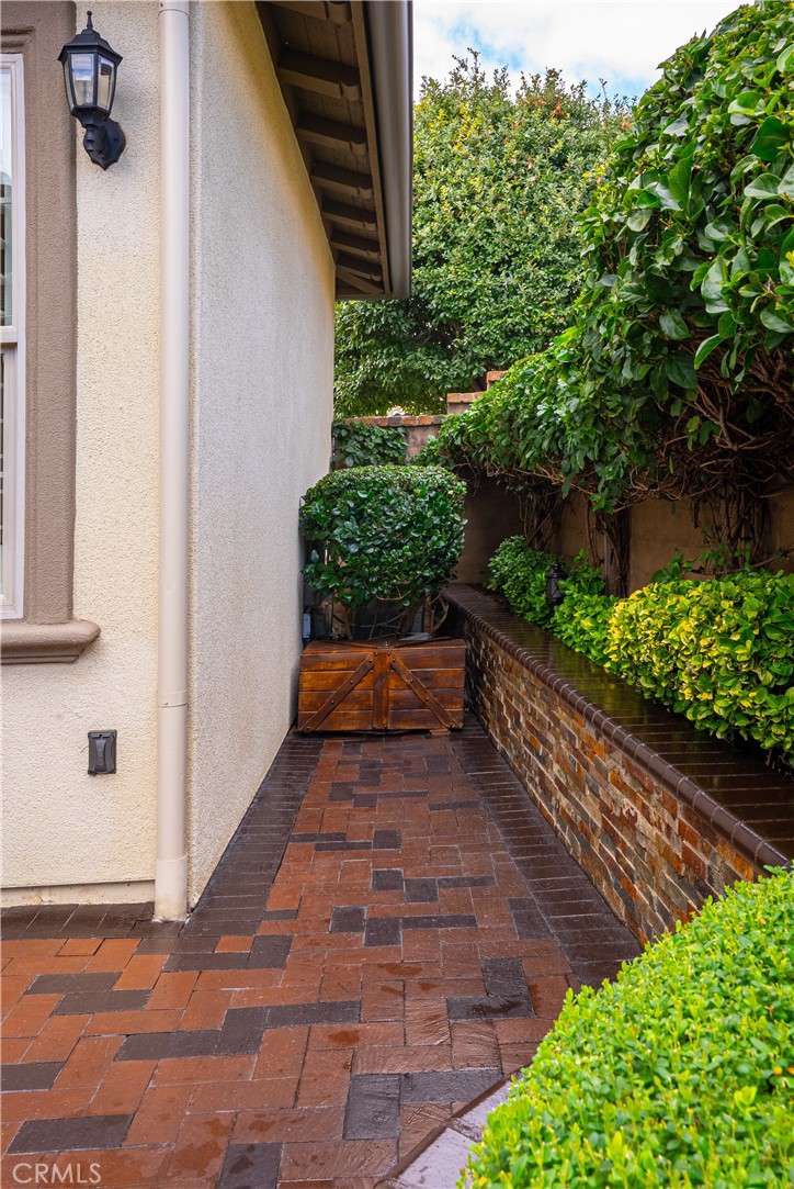 112 Lindura Street