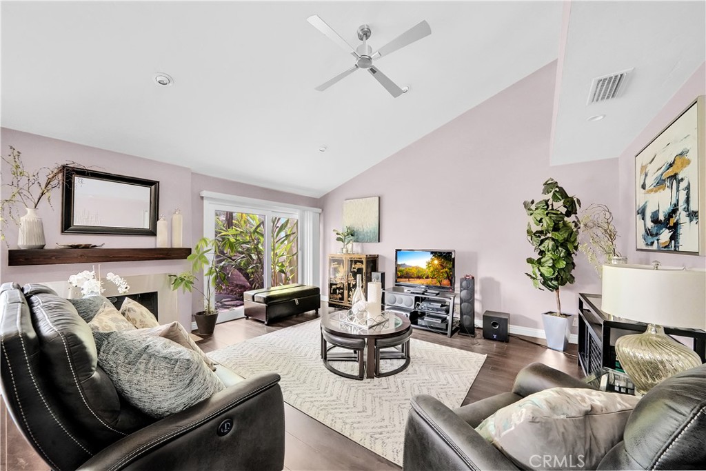 10738 Camino Real