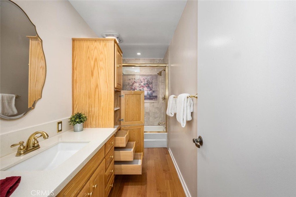 5125 Kingscross Road