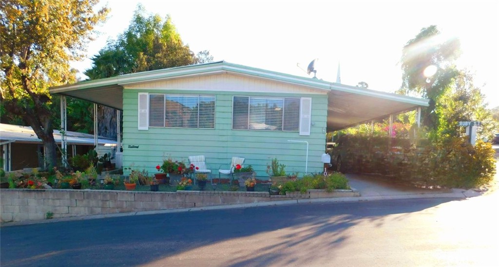 5700 Carbon Canyon 106