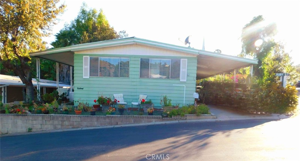 5700 Carbon Canyon 106