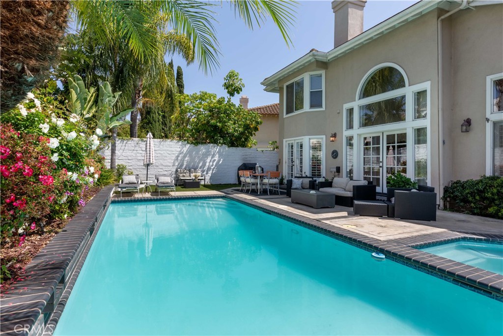 2101 Calavera Circle