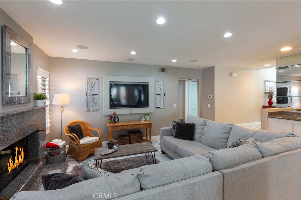 2101 Calavera Circle