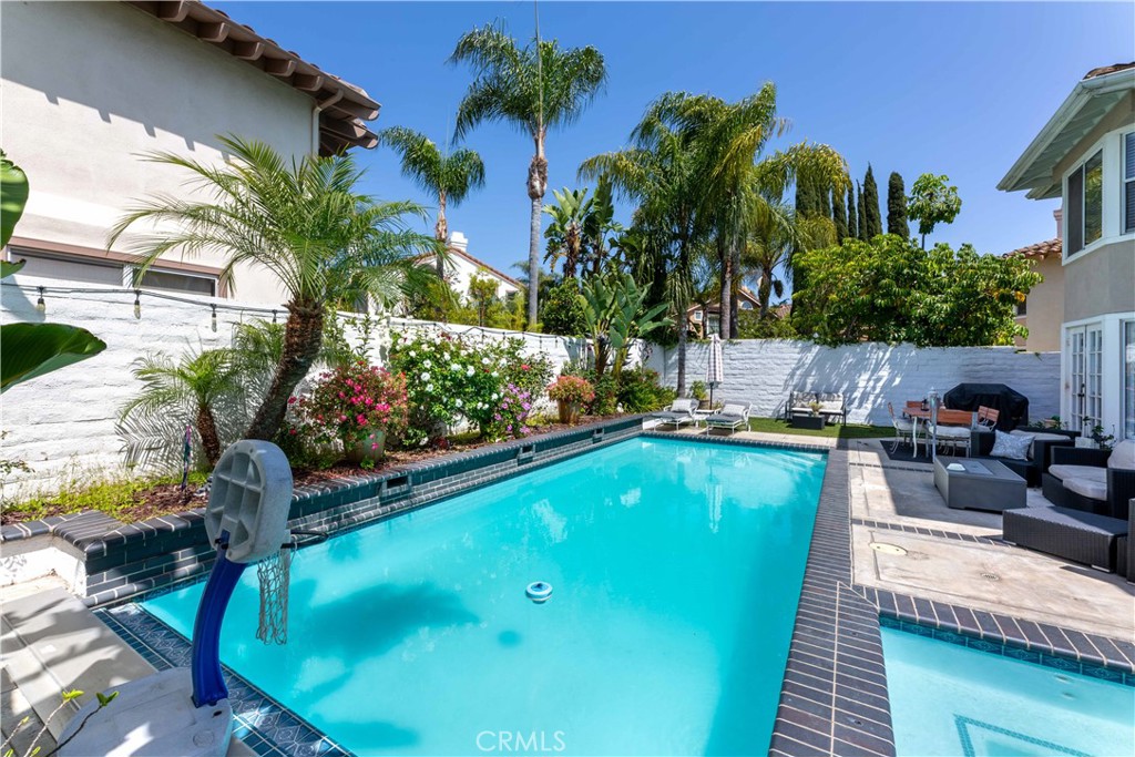 2101 Calavera Circle